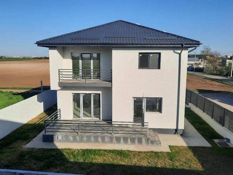 Casă individuală cu 5 camere cu Teren 376 Mp în Zurbaua