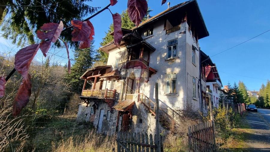 Casă individuală cu 10 camere cu Teren 996 Mp în Predeal