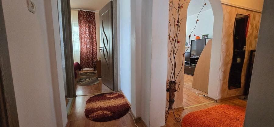 Apartament cu 3 camere decomandat în Micro 11