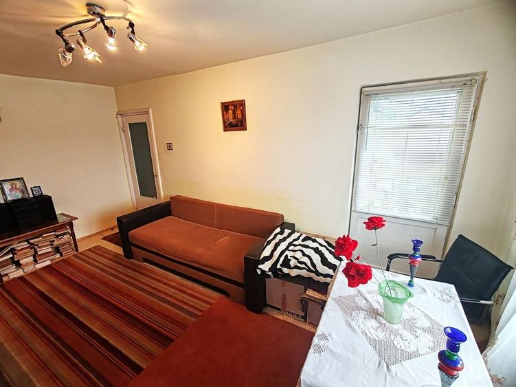 Apartament cu 3 camere decomandat, mobilat în Central