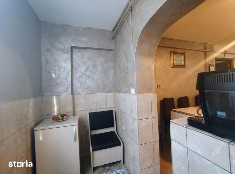 Apartament cu 3 camere decomandat, mobilat în 1 Mai