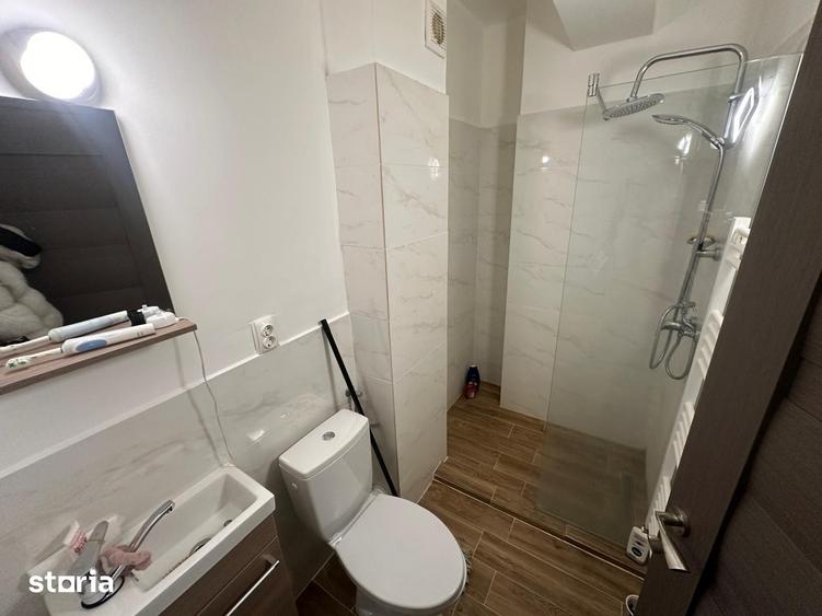 Apartament cu 3 camere semidecomandat în Florești