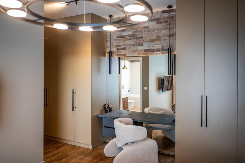 Apartament cu 3 camere semidecomandat, mobilat în Circumvalațiunii