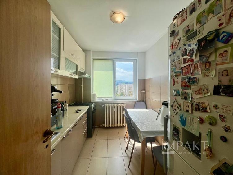 Apartament cu 3 camere semidecomandat în Grigorescu