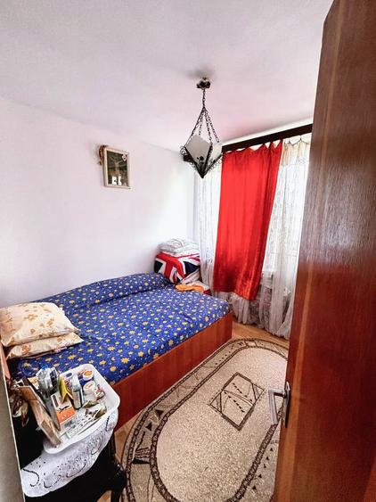 Apartament cu 3 camere semidecomandat în Apusului