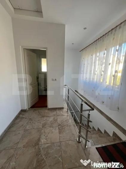 Casă cu 5 camere cu Teren 4400 Mp în Central