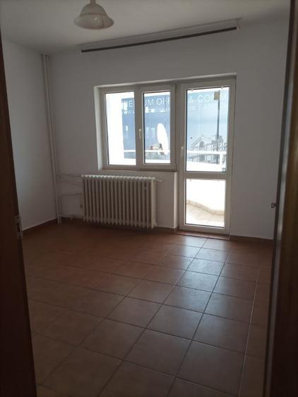 Apartament cu 5 camere decomandat în Ultracentral