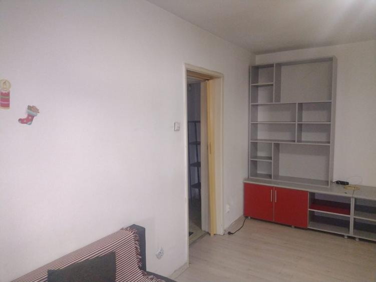 Apartament cu 2 camere semidecomandat în Basarabia