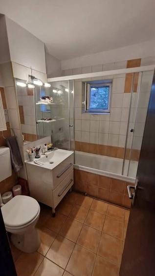Apartament cu 3 camere decomandat în Spitalul Județean