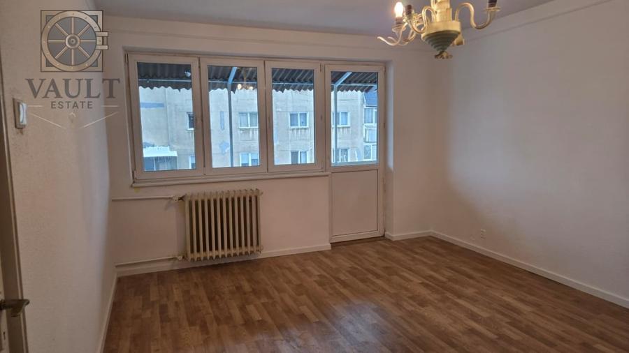 Apartament cu 3 camere semidecomandat în Drumul Taberei