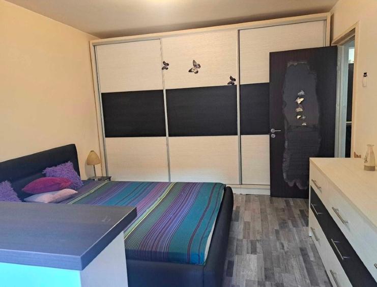 Apartament cu 3 camere decomandat în Drumul Taberei