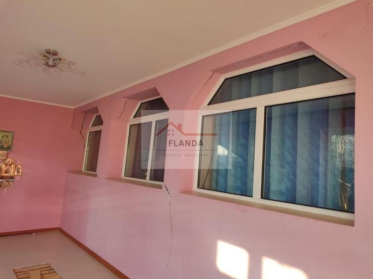 Casă cu 6 camere cu Teren 1000 Mp în Florești-Stoenești