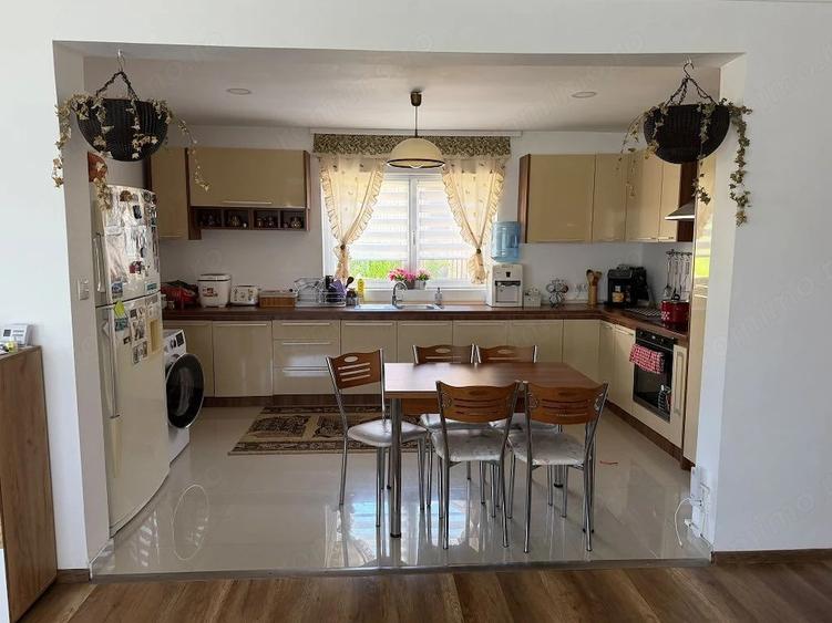 Casă cu 5 camere cu Teren 750 Mp în Sântana de Mureș