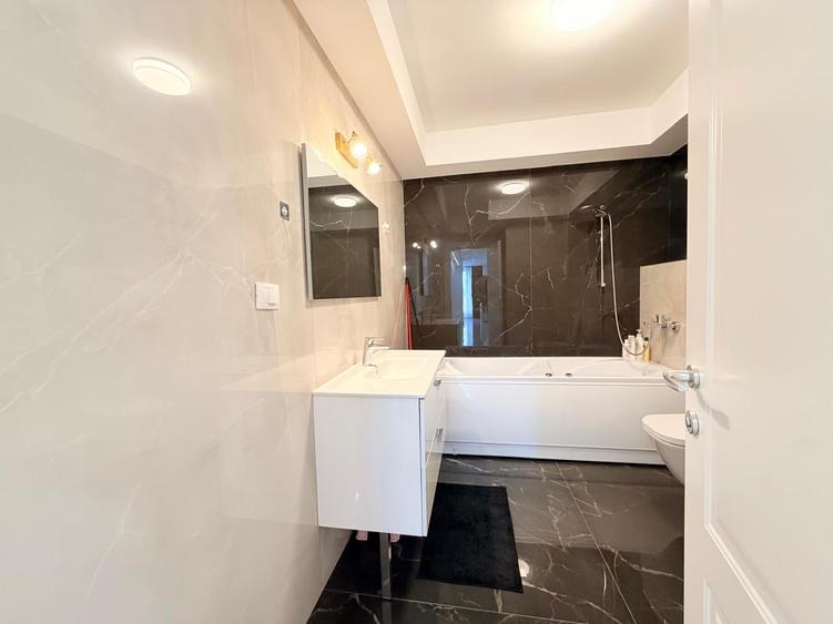 Penthouse cu 3 camere decomandat în Cug