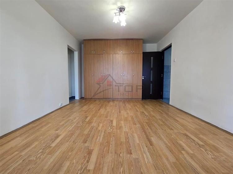 Apartament cu 2 camere semidecomandat în Mircea cel Bătrân