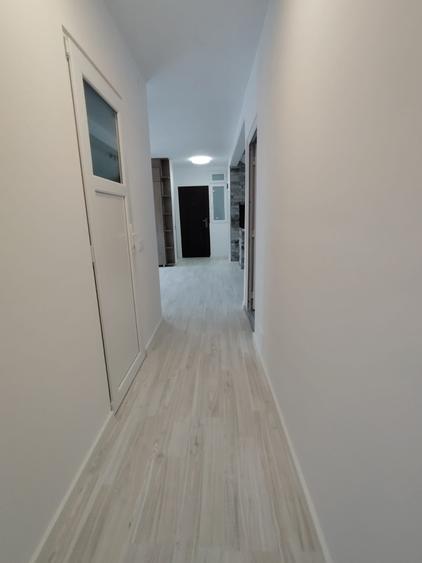 Apartament cu 4 camere semidecomandat în Florești