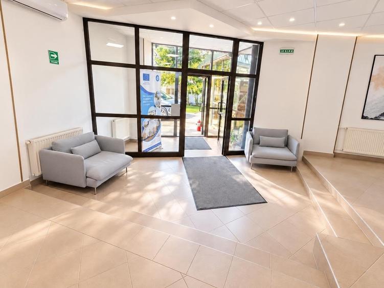 Casă cu 16 camere cu Teren 884 Mp în Universitate
