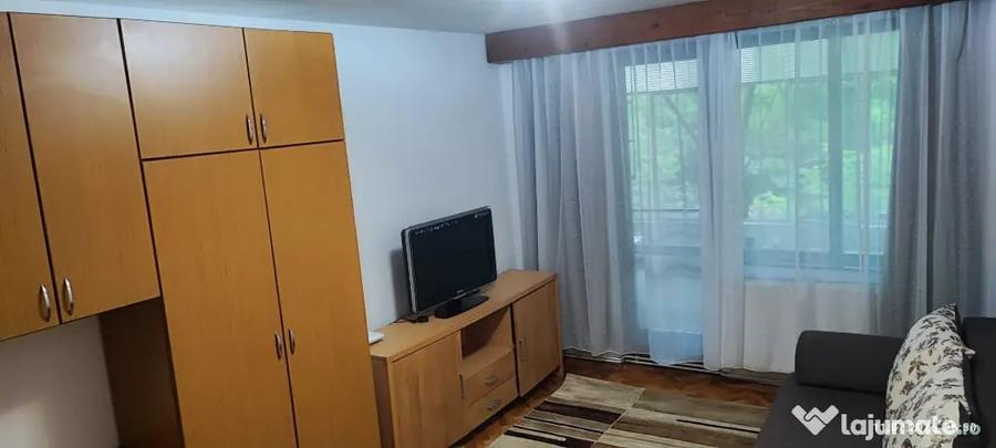 Apartament cu 2 camere decomandat în Cornișa