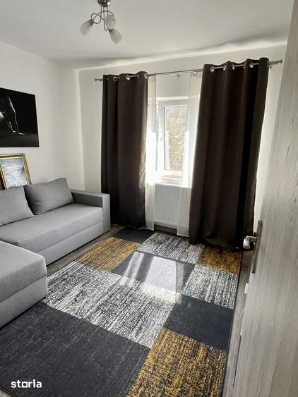 Apartament cu 3 camere semidecomandat în Micălaca