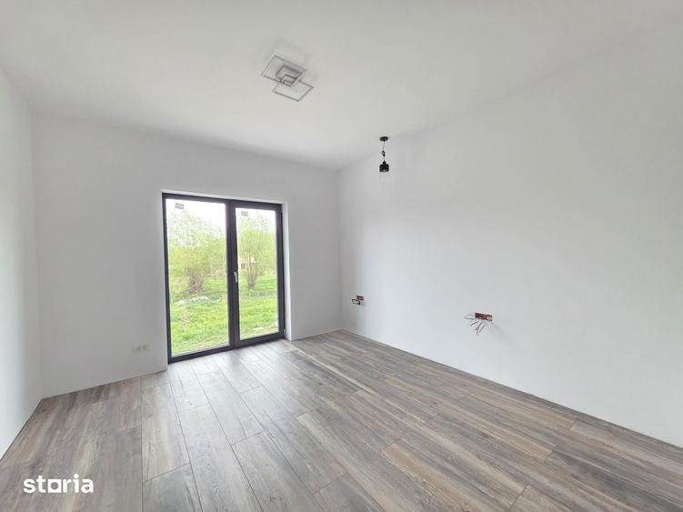 Casă cu 4 camere cu Teren 450 Mp în Stupini