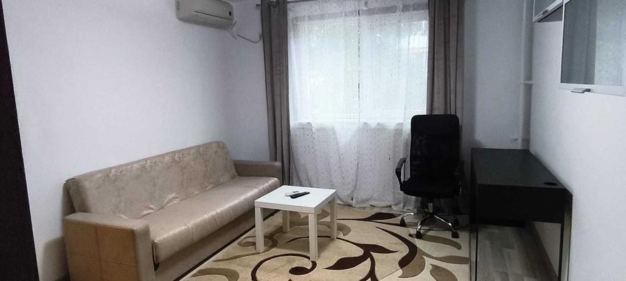 Apartament cu 2 camere semidecomandat în Tei