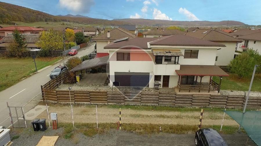 Casă individuală cu 5 camere cu Teren 600 Mp în Gilău