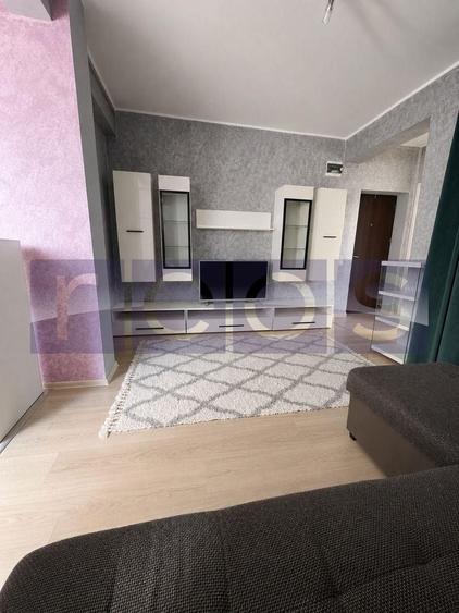 Apartament cu 2 camere semidecomandat, mobilat în Central