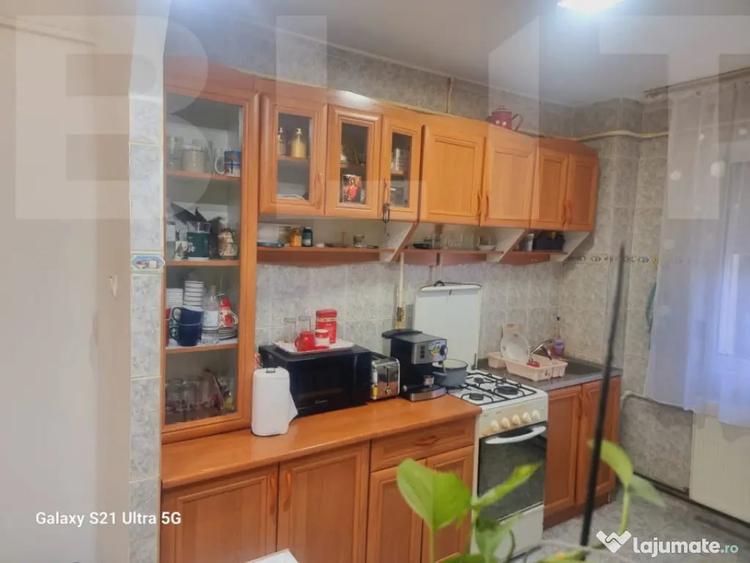 Apartament cu 3 camere semidecomandat în Central