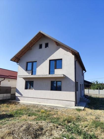 Casă cu 4 camere în Exterior Vest