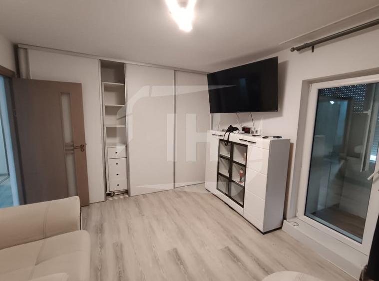 Apartament cu 3 camere decomandat, mobilat în Între Lacuri