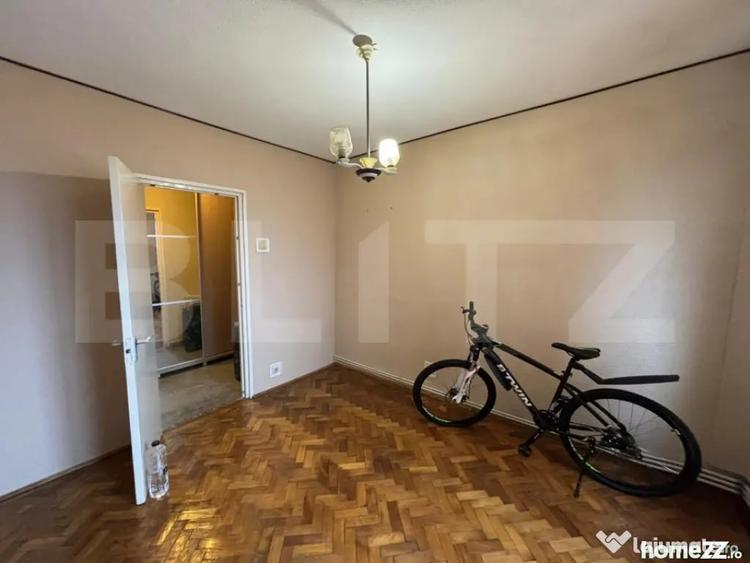 Apartament cu 4 camere semidecomandat în Nord