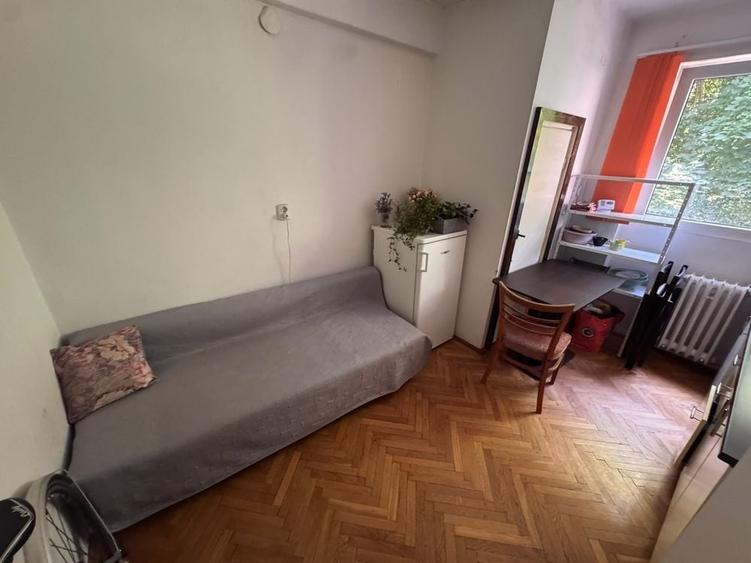 Garsonieră decomandată în Calea București
