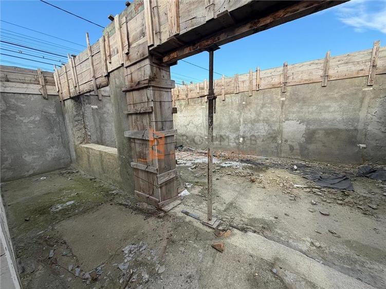 Casă individuală cu 4 camere cu Canalizare în Stâlpu
