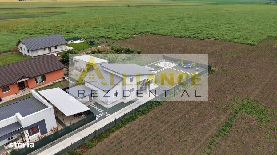 Casă cu 4 camere în Frumușani