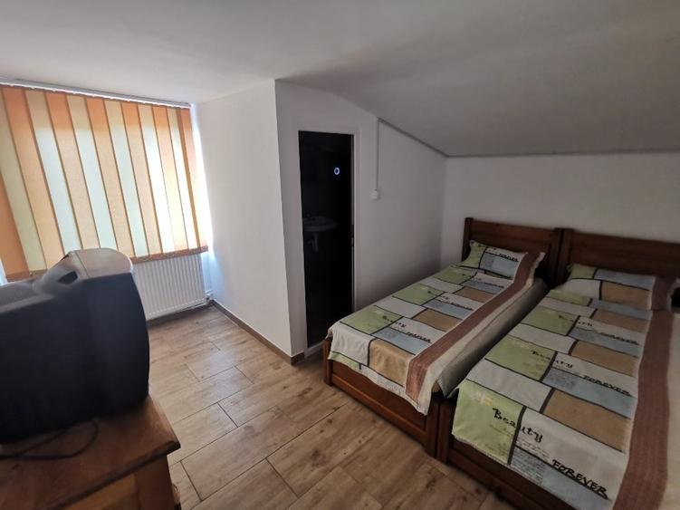 Casă individuală cu 4 camere cu Garaj în Corbu