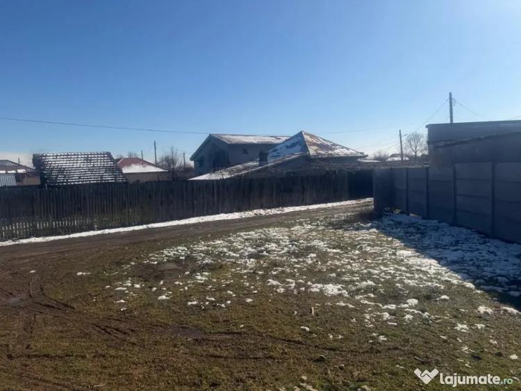 Casă cu 3 camere cu Teren 560 Mp în Coșoveni