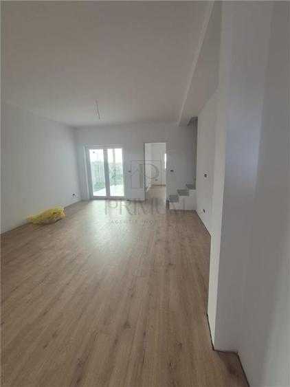 Duplex cu 4 camere cu Teren 375 Mp în Moșnița Nouă