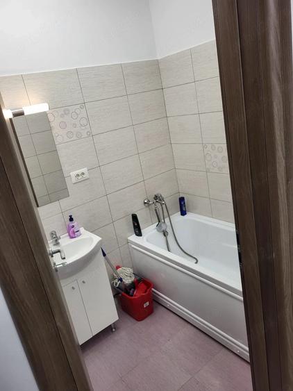 Apartament cu 2 camere decomandat în 1 Decembrie