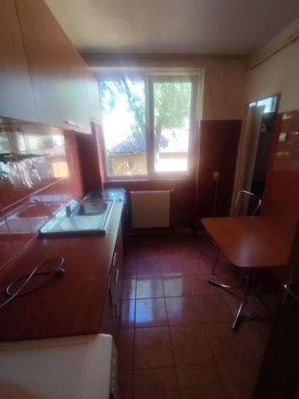 Apartament cu 2 camere semidecomandat în Moroasa 1