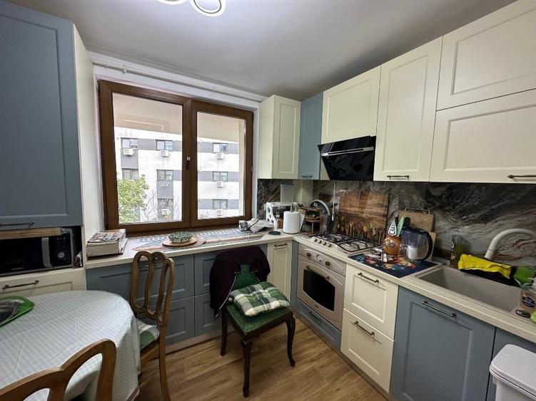 Apartament cu 2 camere semidecomandat în Berceni
