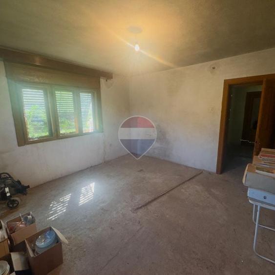 Casă individuală cu 8 camere cu Teren 785 Mp în Central