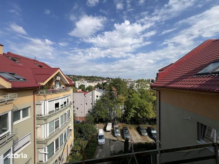 Apartament cu 4 camere în Păcurari