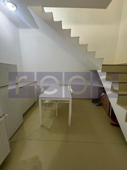 Apartament cu 5 camere decomandat în Mihai Bravu