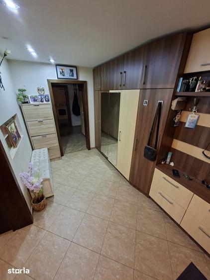 Apartament cu 4 camere în Ostroveni