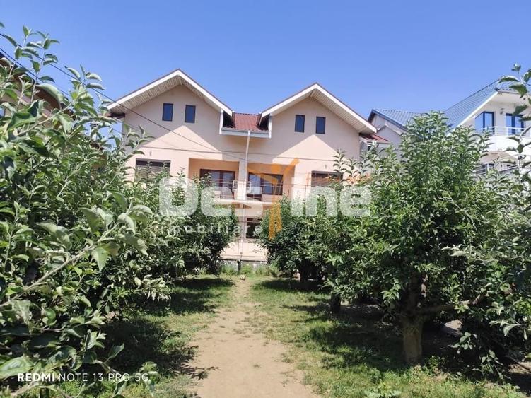 Duplex cu 10 camere cu Canalizare în Albert