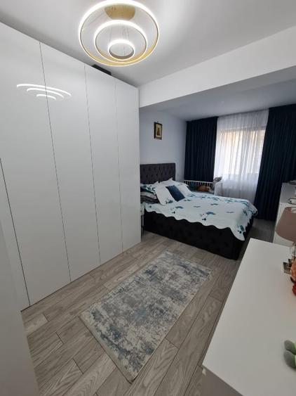 Apartament cu 2 camere decomandat, mobilat în Tractorul