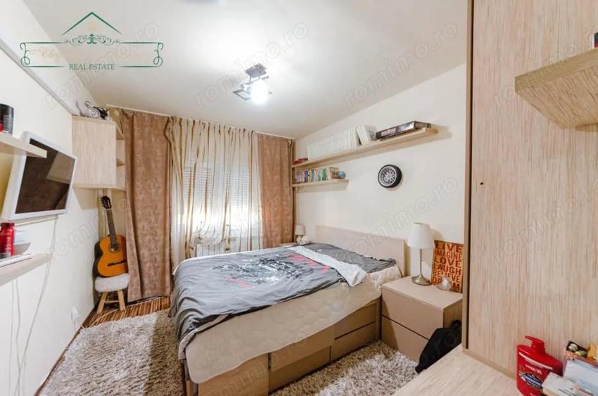 Apartament cu 5 camere decomandat în Miorița