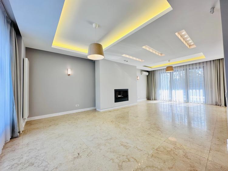 Duplex cu 5 camere cu Garaj în Central