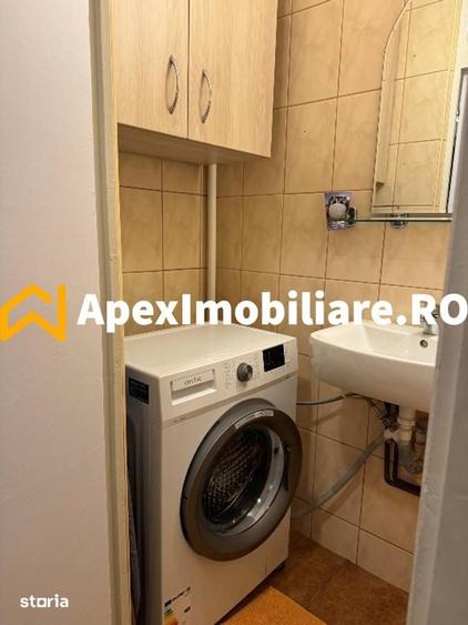 Apartament cu 3 camere semidecomandat în Tineretului