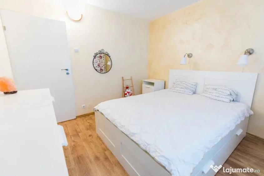 Apartament cu 3 camere semidecomandat în Central